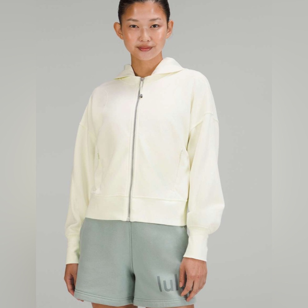 Lululemon Softstreme Pocketed Hoodie
Lemon‎ Sorbet Size 4